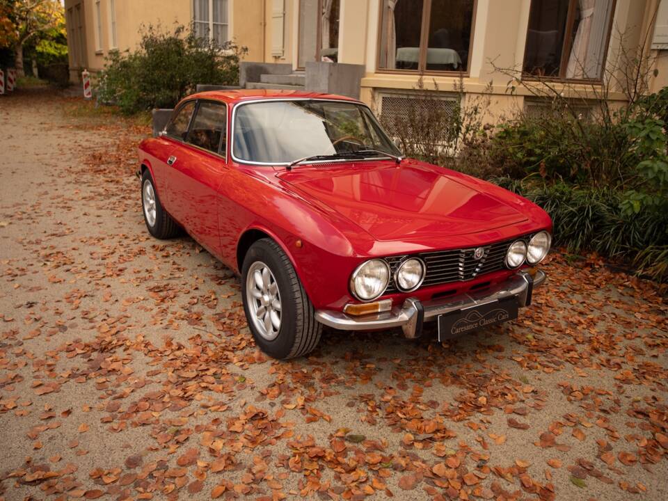 Image 3/28 of Alfa Romeo 2000 GT Veloce (1972)