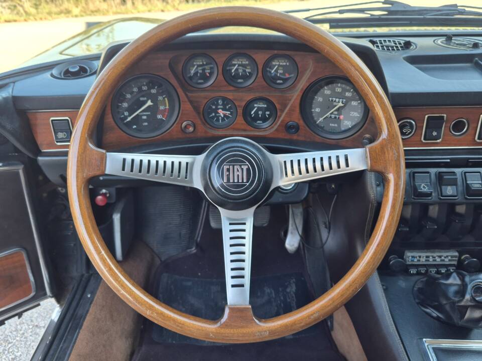 Immagine 13/51 di FIAT Dino 2400 Coupe (1971)