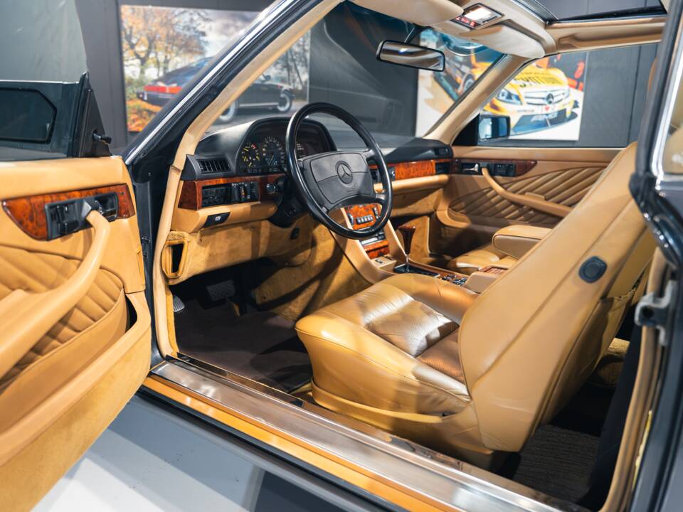 Bild 21/37 von Mercedes-Benz 560 SEC (1990)