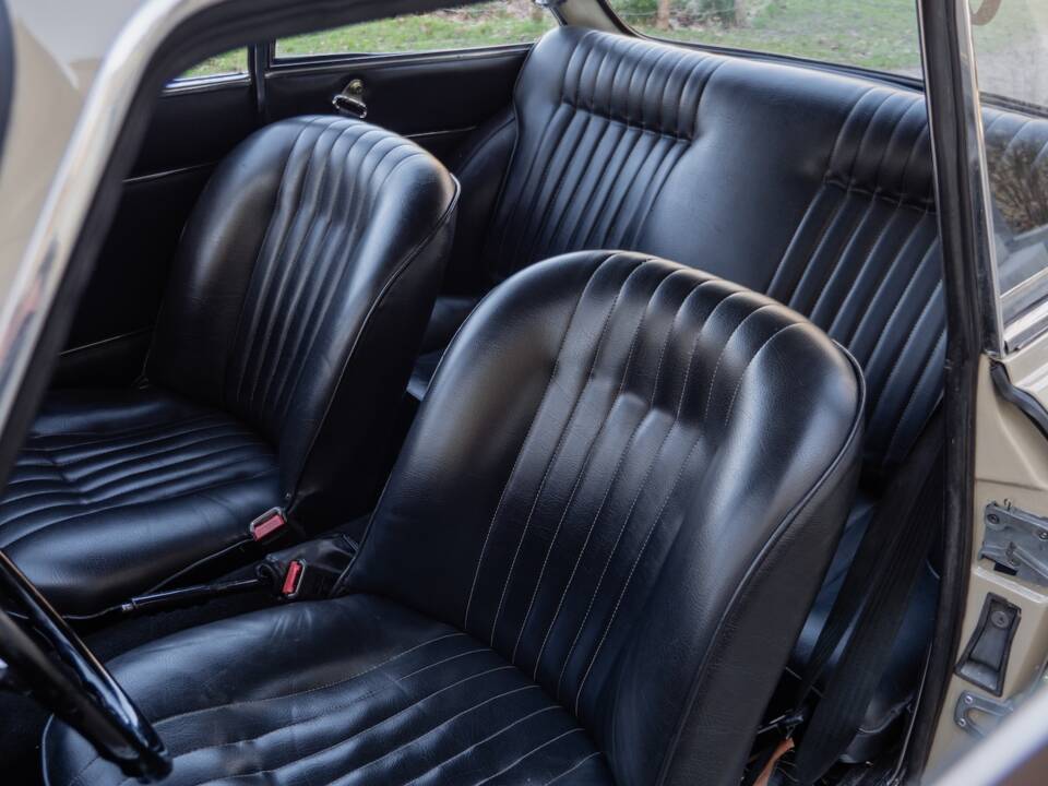 Image 27/54 of Alfa Romeo Giulia GT 1300 Junior (1972)