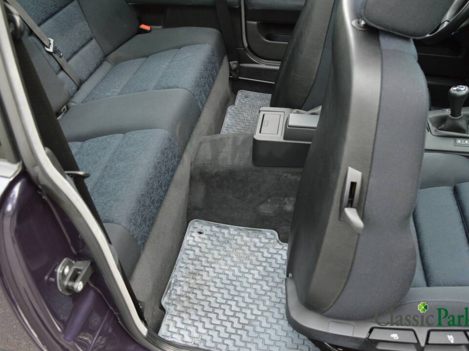 Bild 27/50 von BMW 320i (1994)