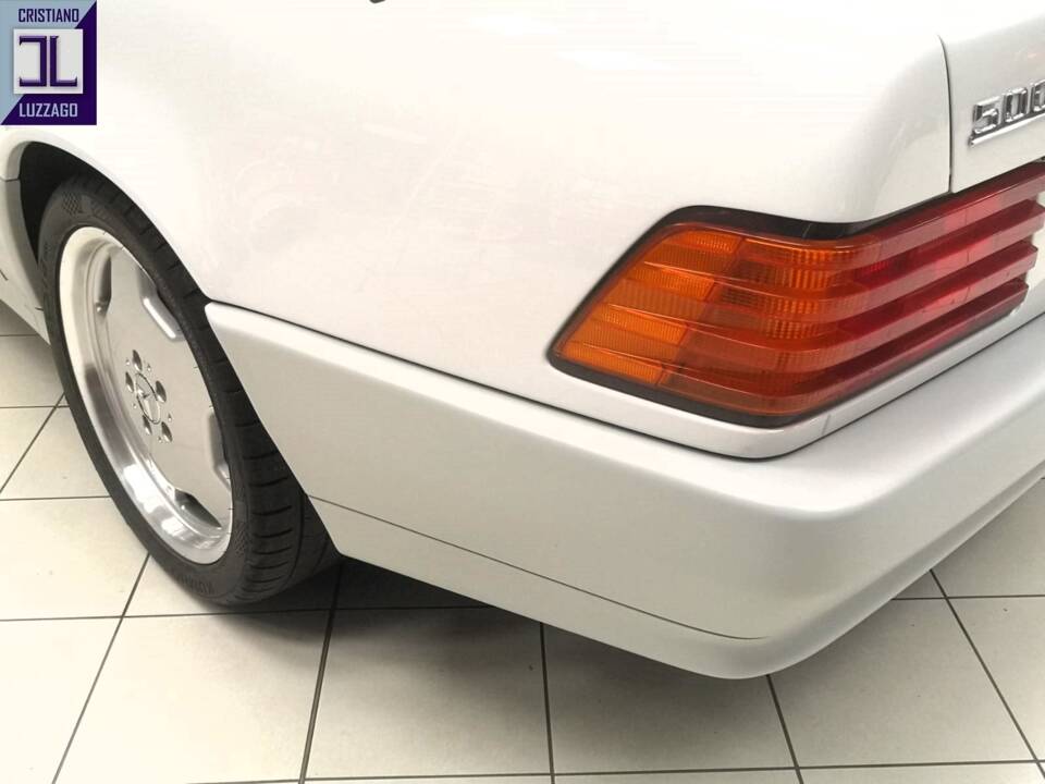 Image 17/54 of Mercedes-Benz 500 SL (1991)