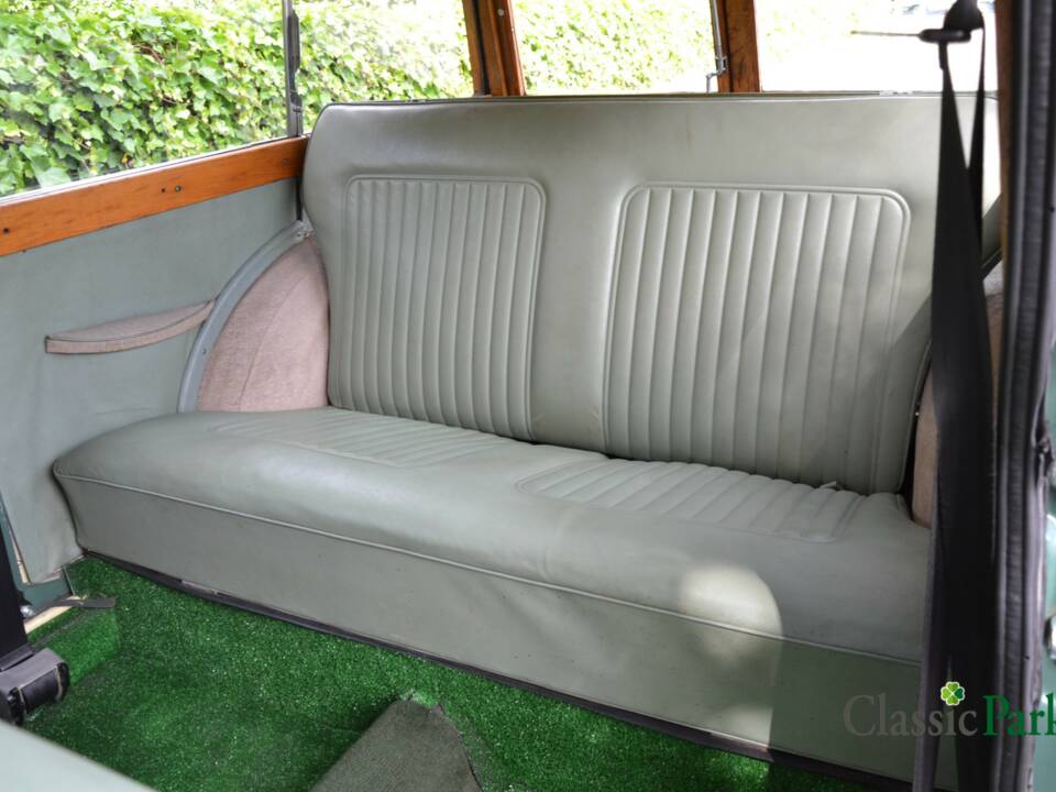 Image 10/50 of Morris Minor 1000 Traveller (1964)
