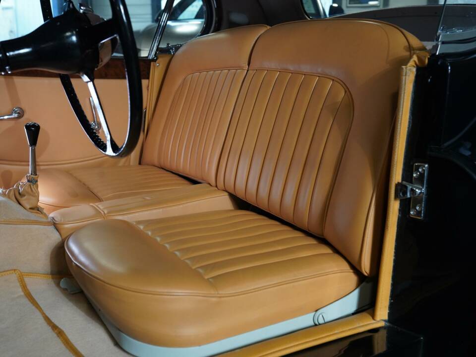 Image 13/22 of Jaguar XK 120 FHC (1960)