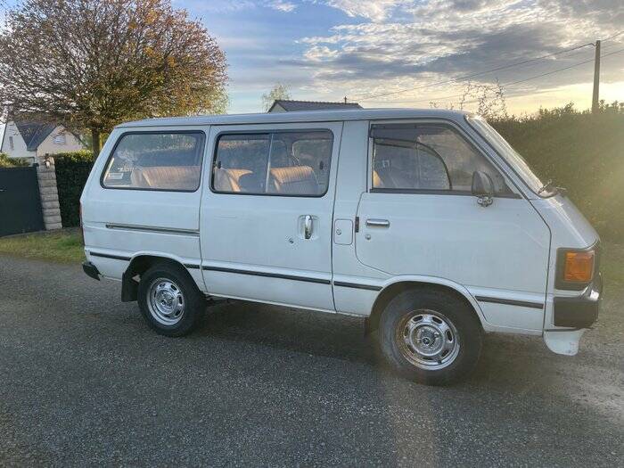 Image 3/7 of Toyota LiteAce (1985)