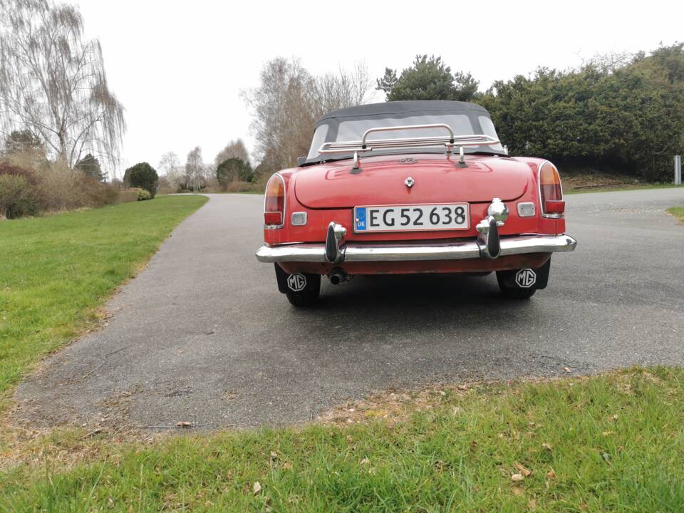Image 28/58 of MG MGB (1968)