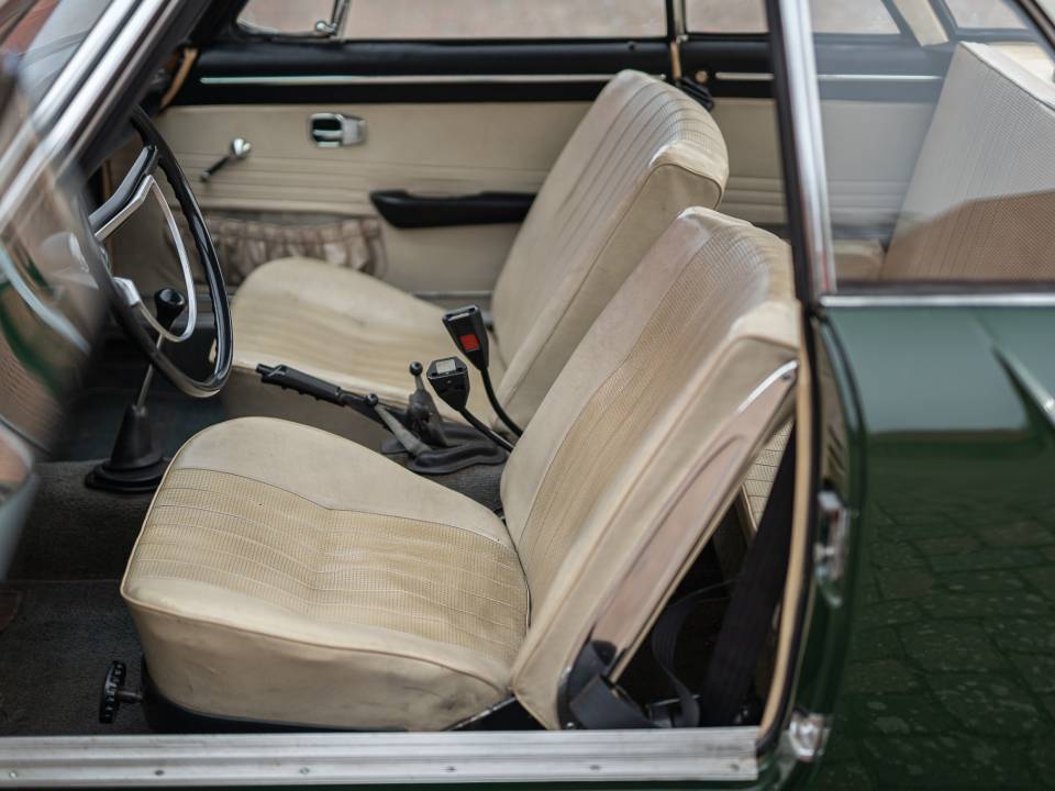 Image 24/38 of Volkswagen Karmann Ghia 1500 (1968)