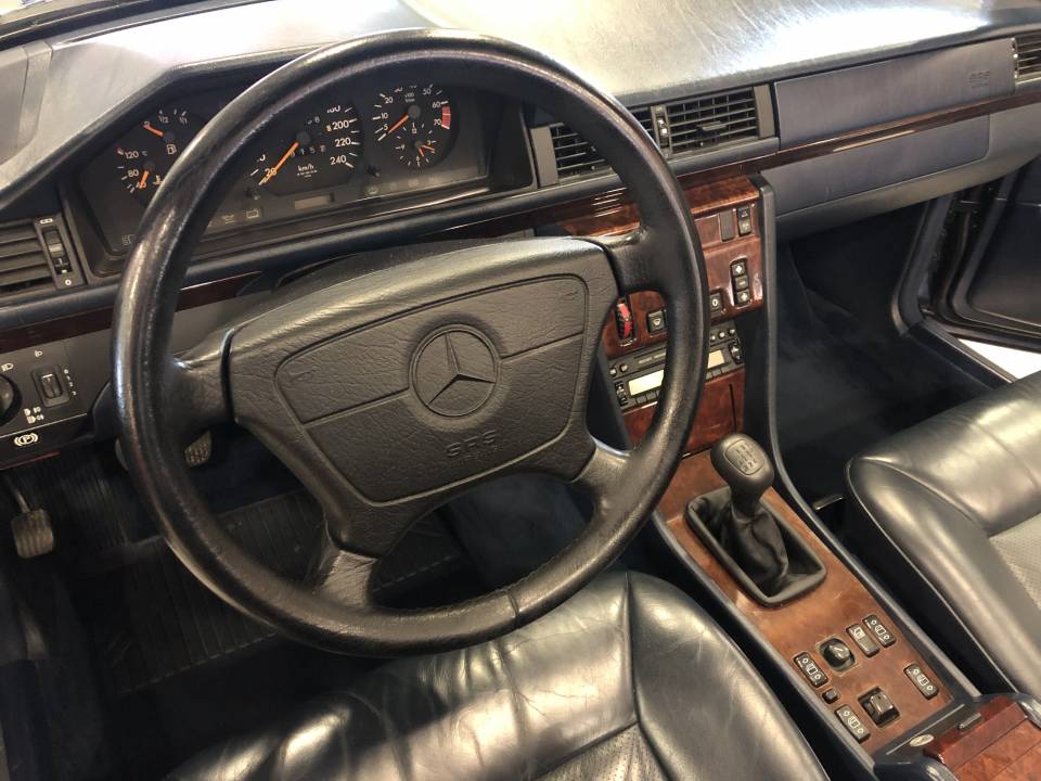 Afbeelding 13/20 van Mercedes-Benz E 200 (1997)