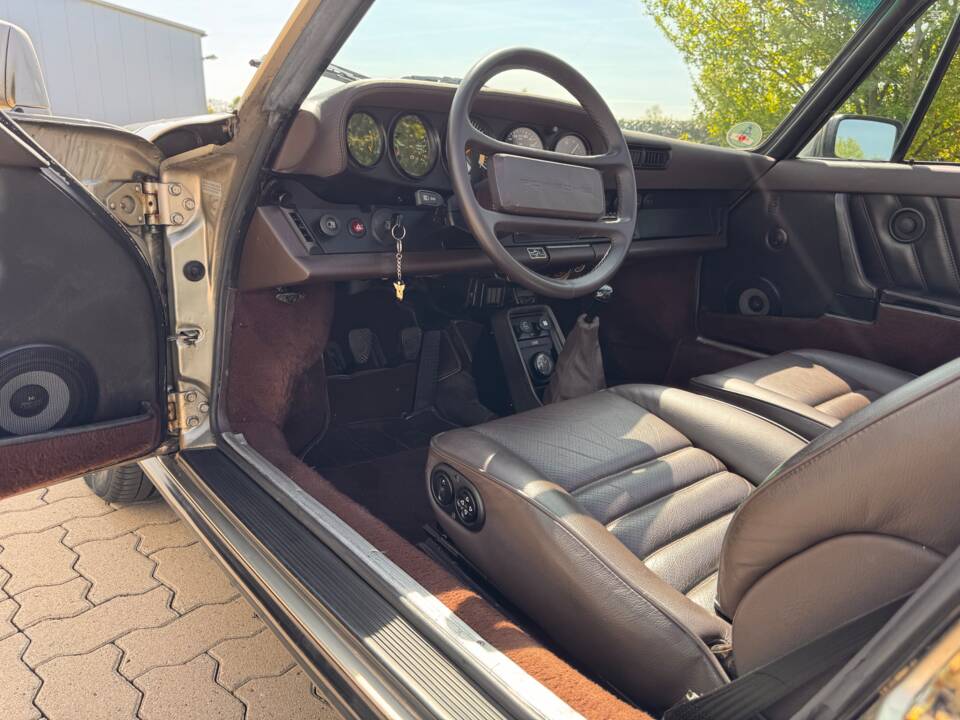 Image 44/88 of Porsche 911 Carrera 3.2 (1985)