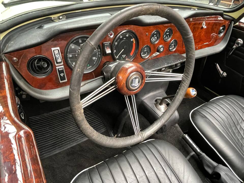 Afbeelding 10/39 van Triumph TR 250 (1967)