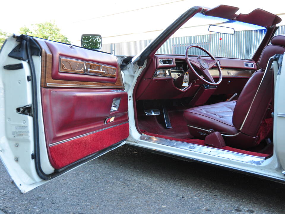 Image 50/75 of Cadillac Fleetwood Eldorado Convertible (1975)