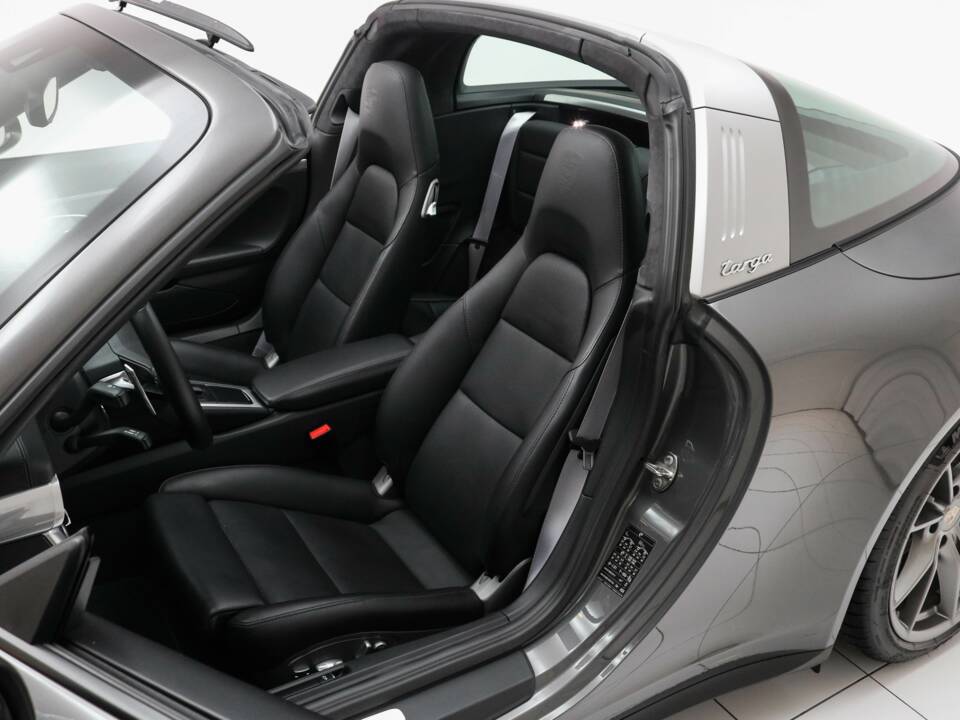 Image 6/20 of Porsche 911 Targa 4S (2016)