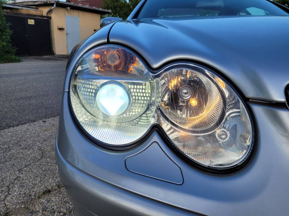 Bild 10/97 von Mercedes-Benz SL 500 (2004)