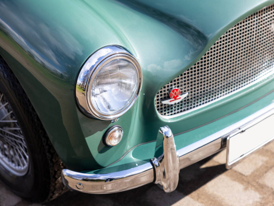 Image 41/50 of Aston Martin DB 2&#x2F;4 Mk III (1958)