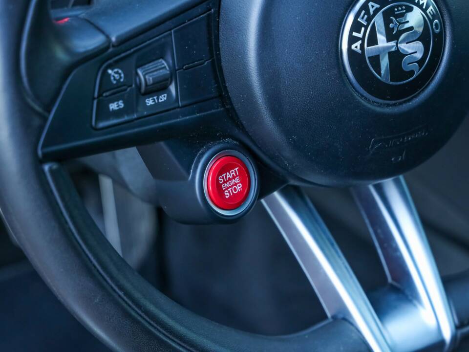 Bild 19/50 von Alfa Romeo Giulia Quadrifoglio (2017)