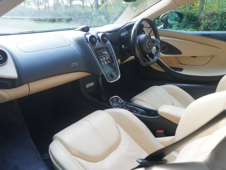 Image 13/16 of McLaren 570GT (2017)