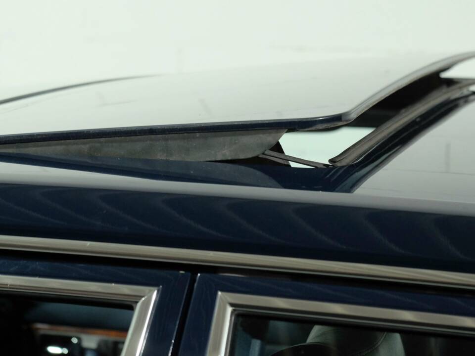 Afbeelding 23/32 van Mercedes-Benz 560 SEL (1990)