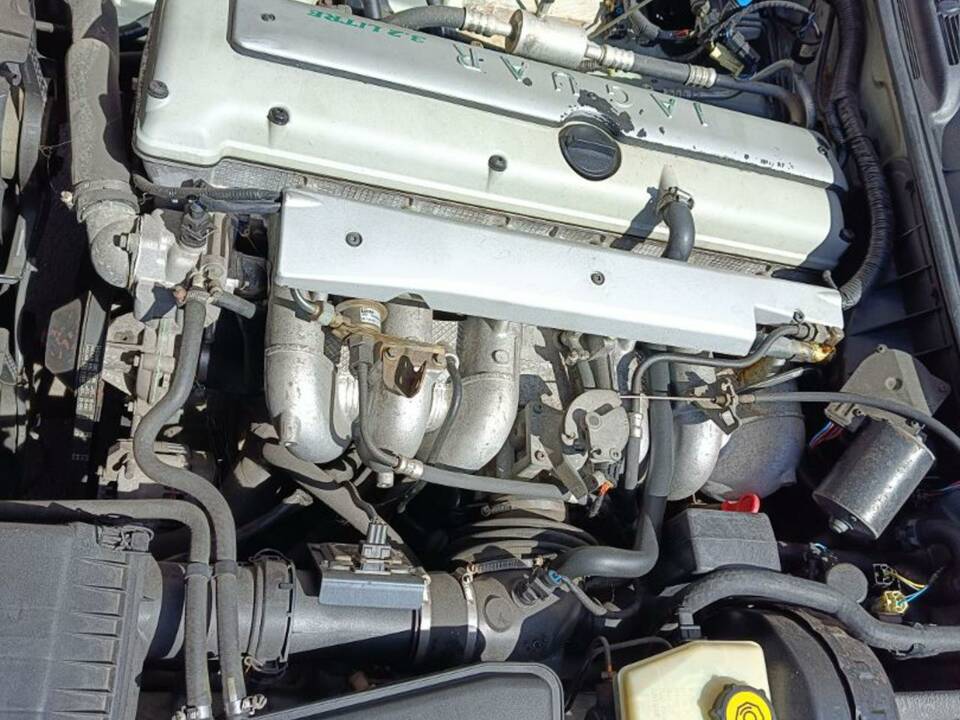 Image 28/33 of Jaguar XJ6 3.2 Executive (1995)