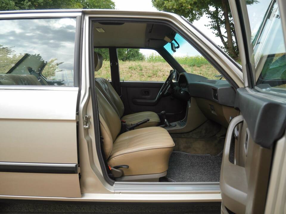 Image 32/42 of BMW 528i (1900)