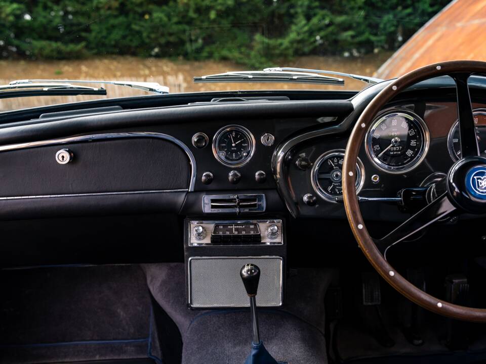 Image 20/56 of Aston Martin DB 4 (1960)
