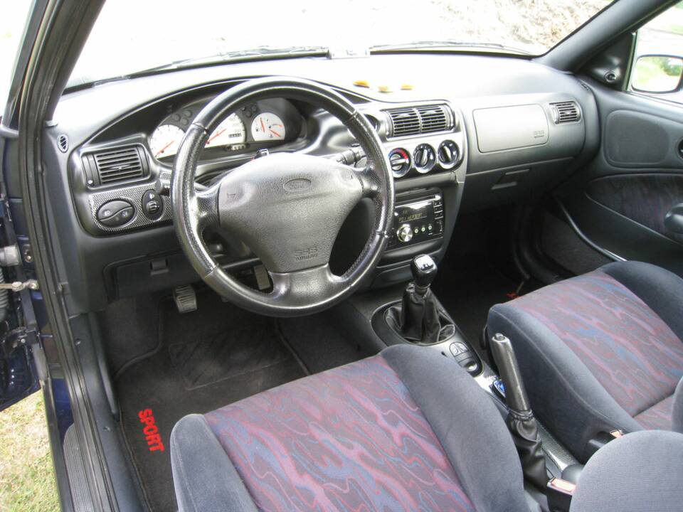 Image 3/8 of Ford Escort 2.0 16V "F1 Edition" (1996)