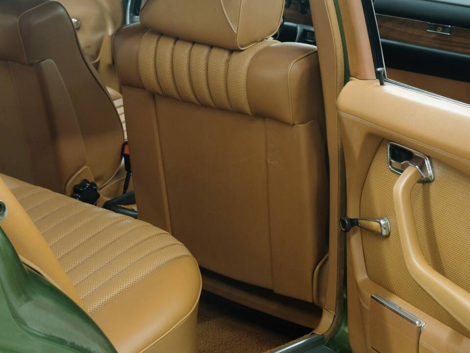 Image 32/50 de Mercedes-Benz 350 SE (1975)