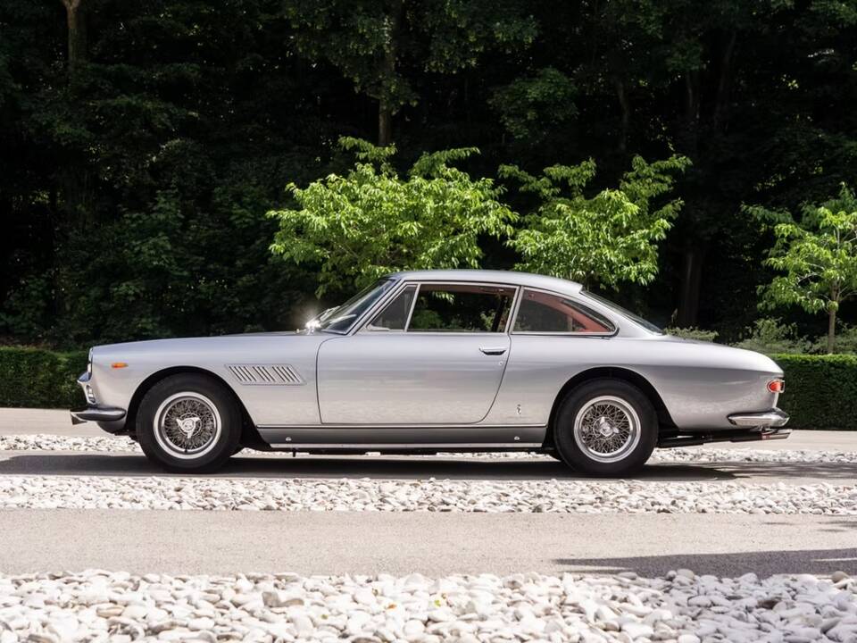 Afbeelding 5/15 van Ferrari 330 GT 2+2 (1965)