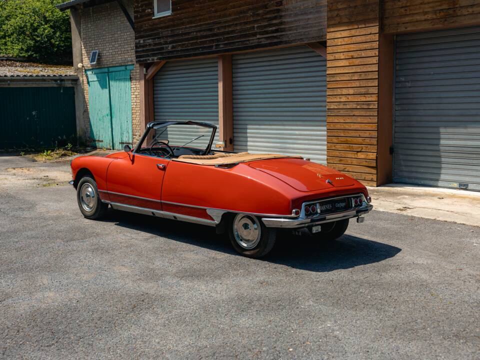 Image 2/56 of Citroën DS 21 Chapron (1967)