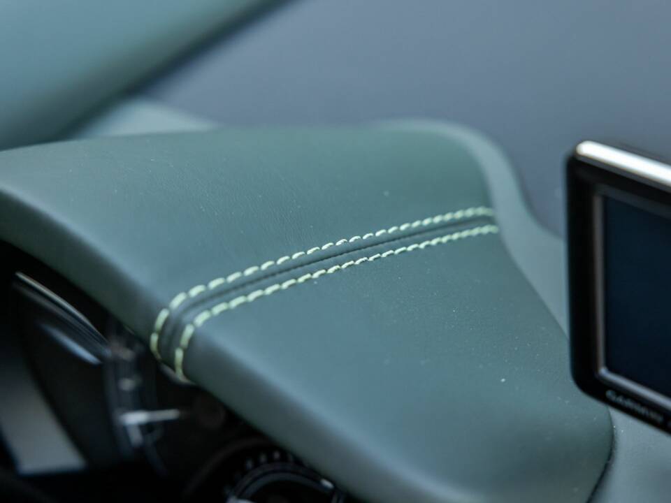 Image 29/50 of Aston Martin Cygnet (2013)