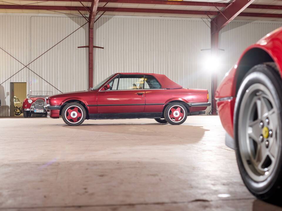 Image 14/45 of BMW 320i (1990)