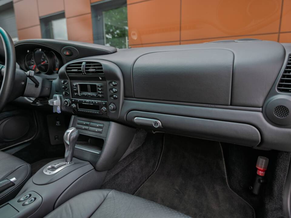 Afbeelding 21/73 van Porsche 911 Carrera 4S (2002)