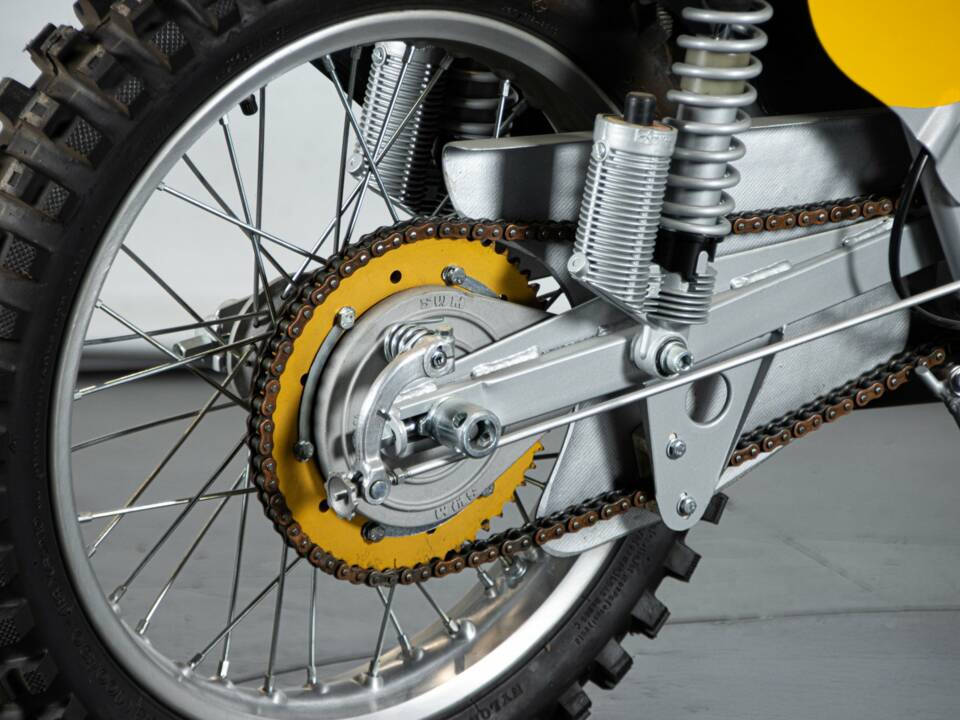 Immagine 24/50 di SWM DUMMY (1975)