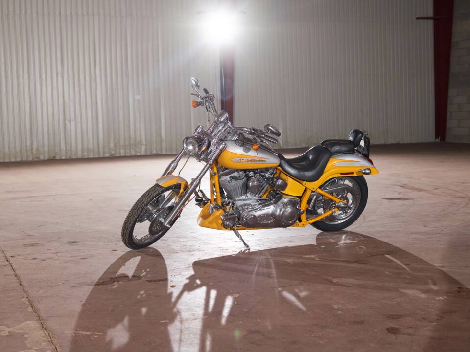 Immagine 11/13 di Harley-Davidson FXSTD-SE2 Screamin’ Eagle Softail Deuce CVO (2004)