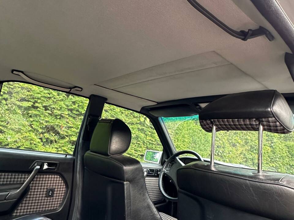 Image 10/12 of Mercedes-Benz 190 E 2.5-16 (1988)