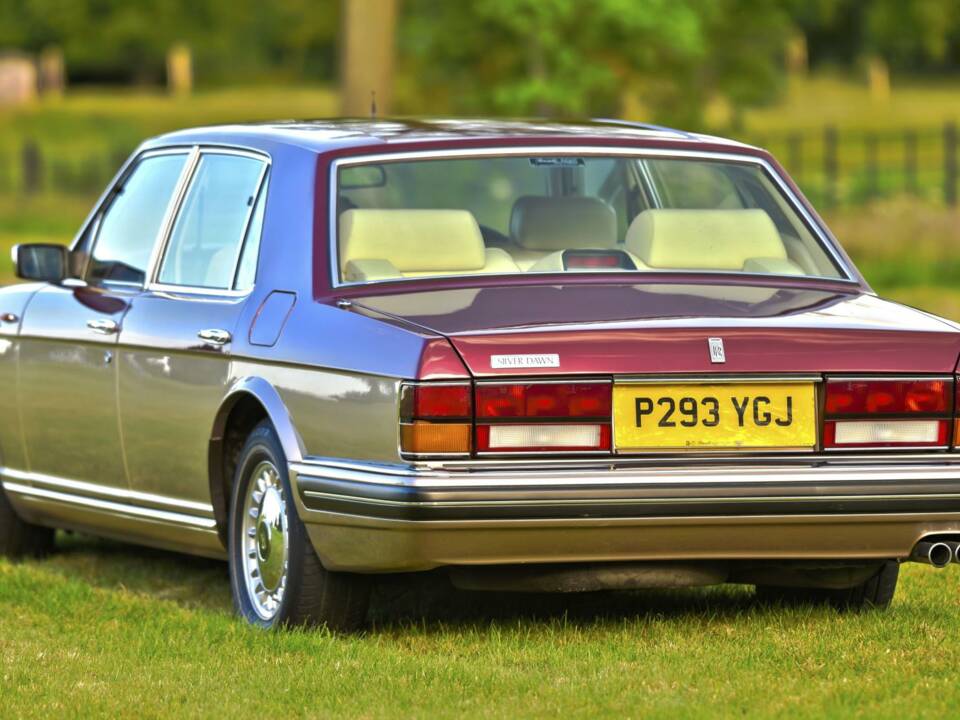 Image 12/50 of Rolls-Royce New Silver Dawn (1997)