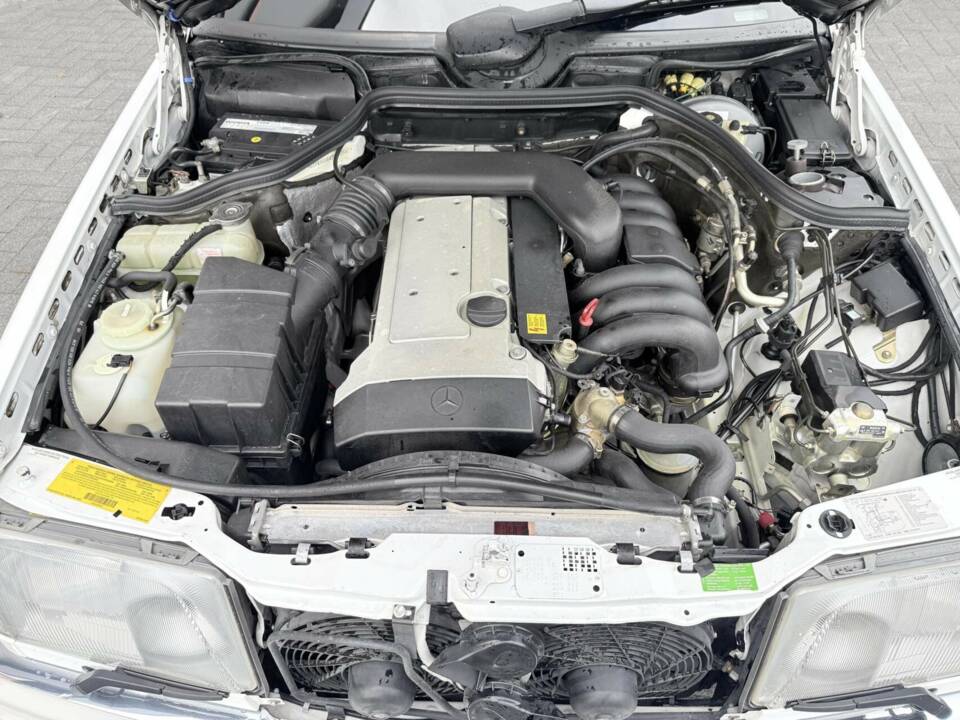 Imagen 25/41 de Mercedes-Benz E 320 (1995)