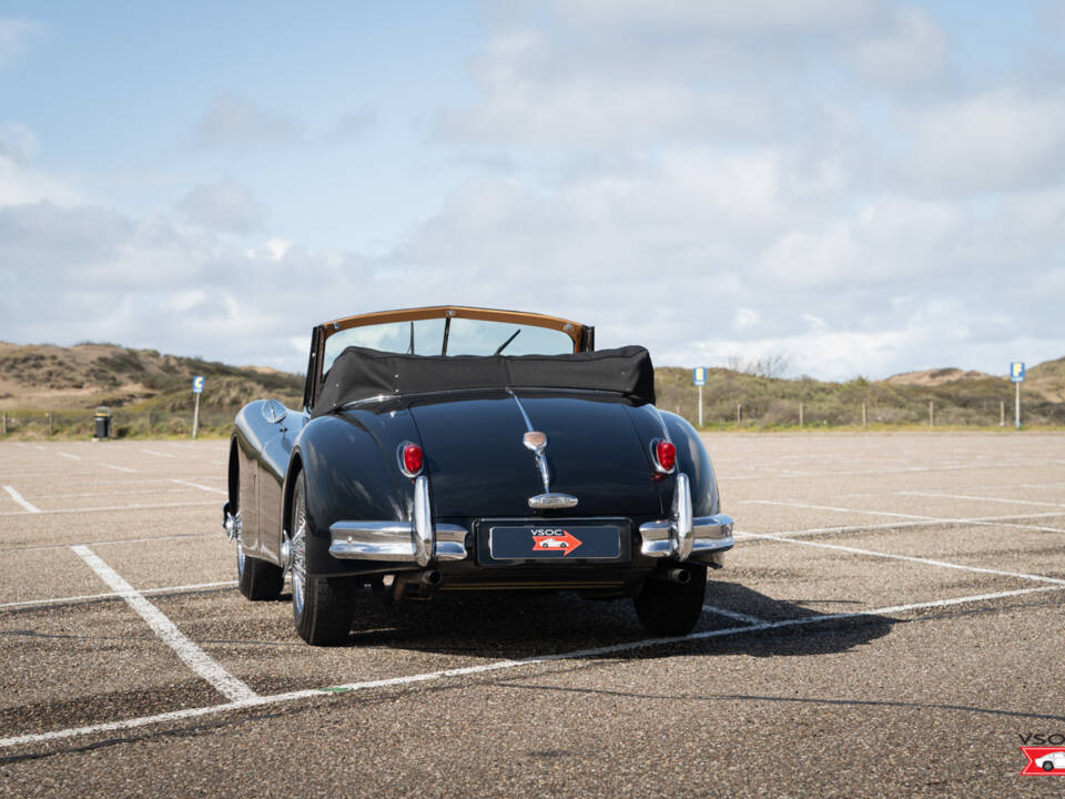 Image 17/47 of Jaguar XK 140 DHC (1956)