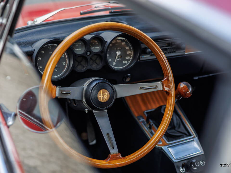 Image 28/43 of Alfa Romeo 2000 GT Veloce (1972)