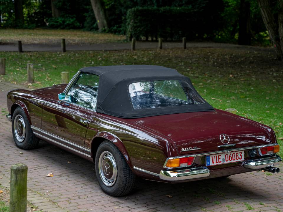 Image 28/59 of Mercedes-Benz 280 SL (1971)