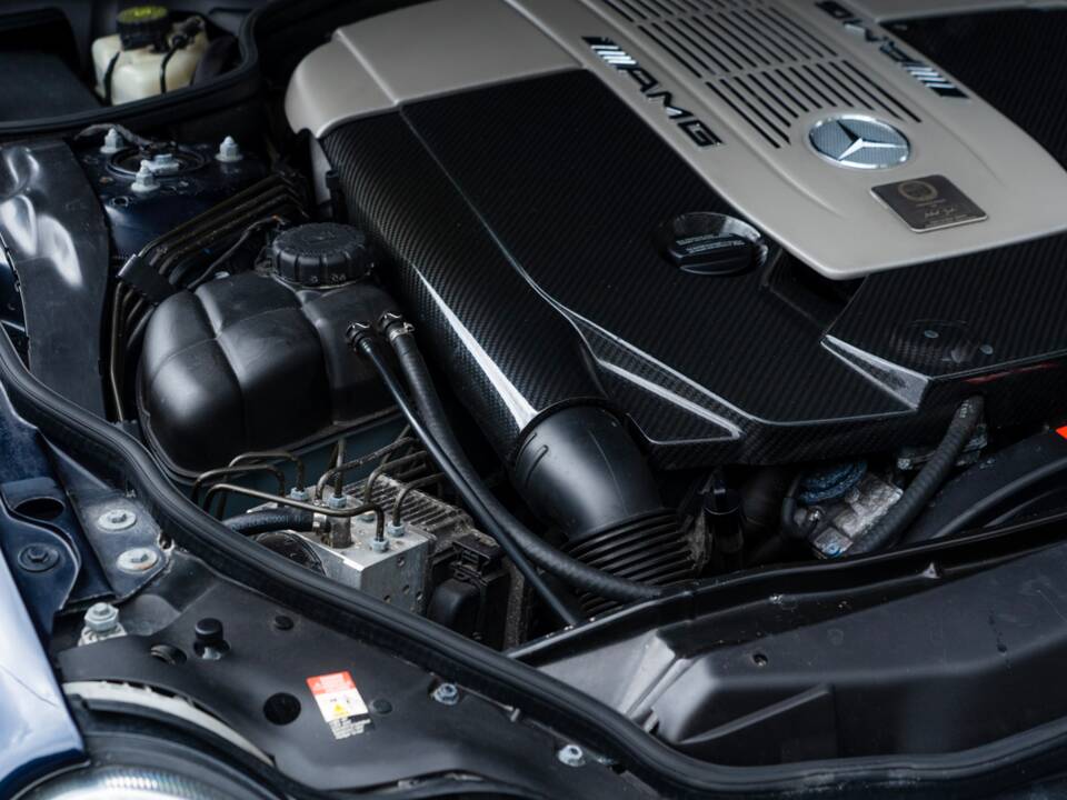 Image 19/56 de Mercedes-Benz SL 65 AMG (2004)