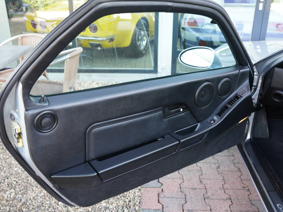 Immagine 42/50 di Porsche 928 GTS (1993)