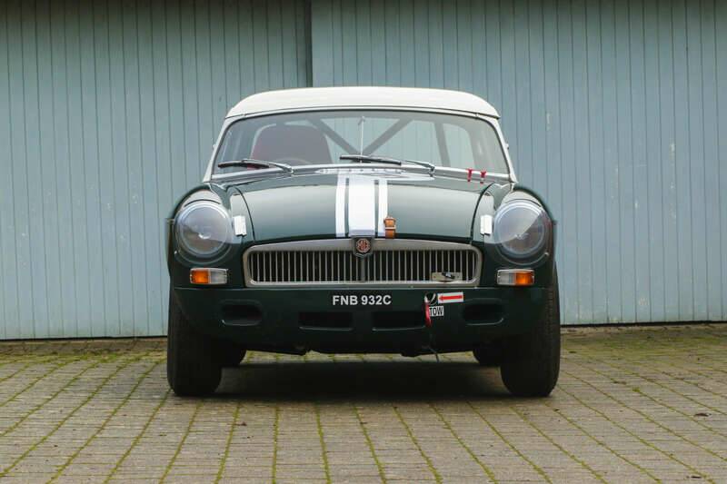 Image 11/50 of MG MGB GT (1965)