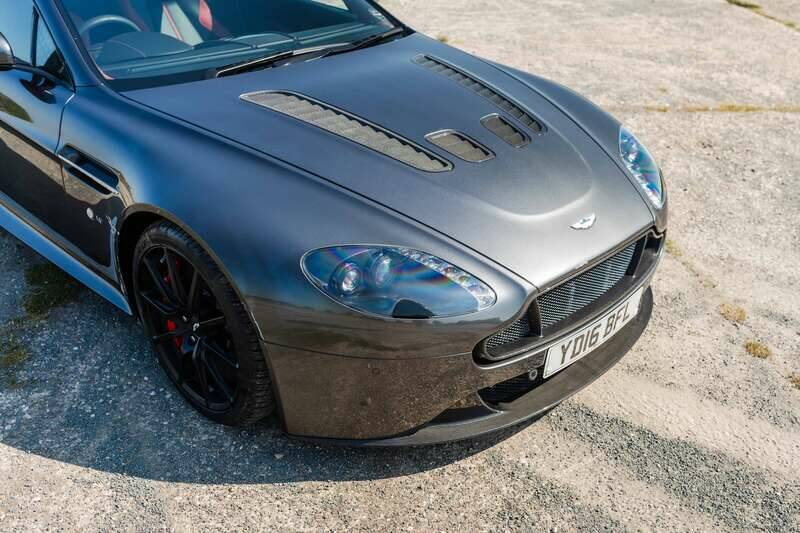 Image 13/50 de Aston Martin V12 Vantage S (2016)