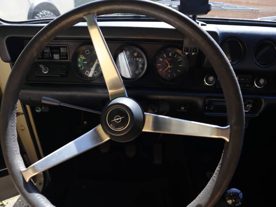 Bild 34/55 von Opel Kadett 1,1 S (1971)