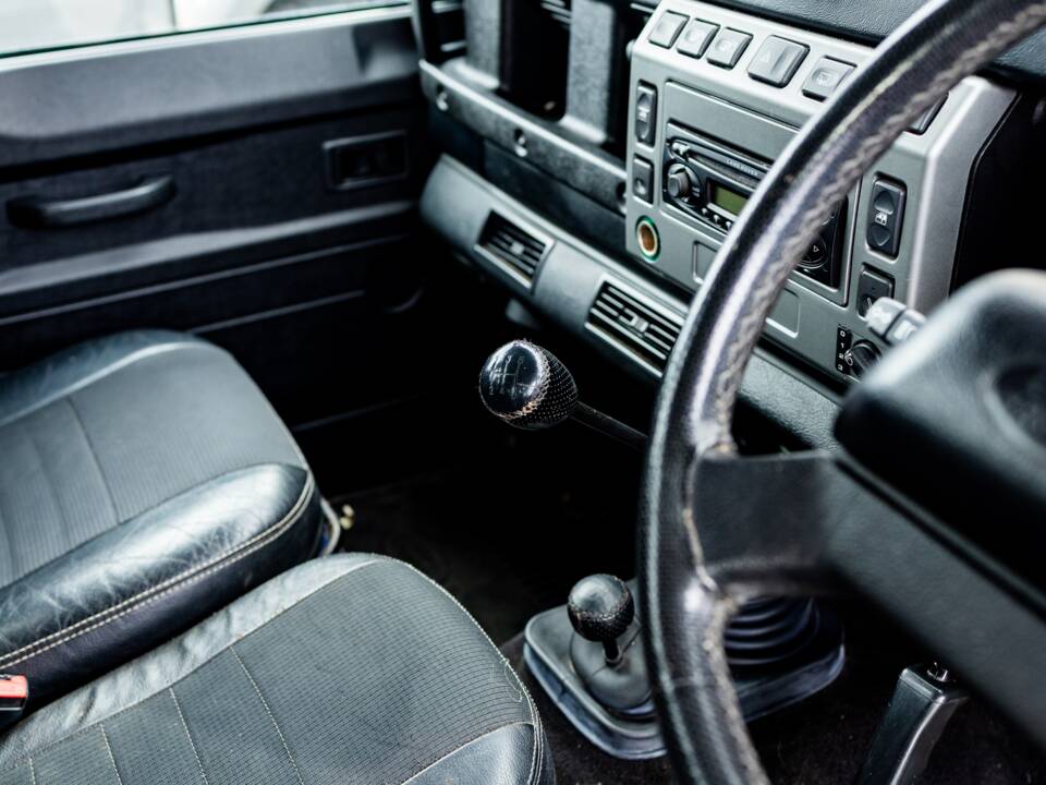 Image 31/41 of Land Rover Defender 90 (2004)