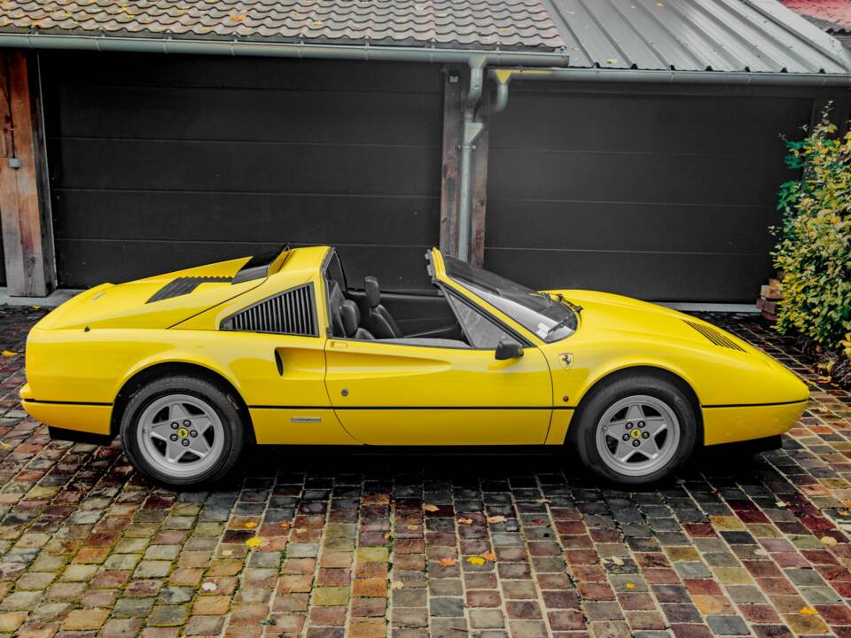 Bild 5/55 von Ferrari 328 GTS (1986)