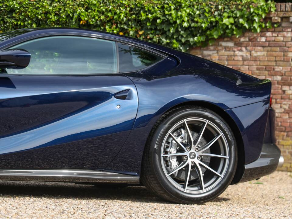 Image 15/50 of Ferrari 812 Superfast (2020)
