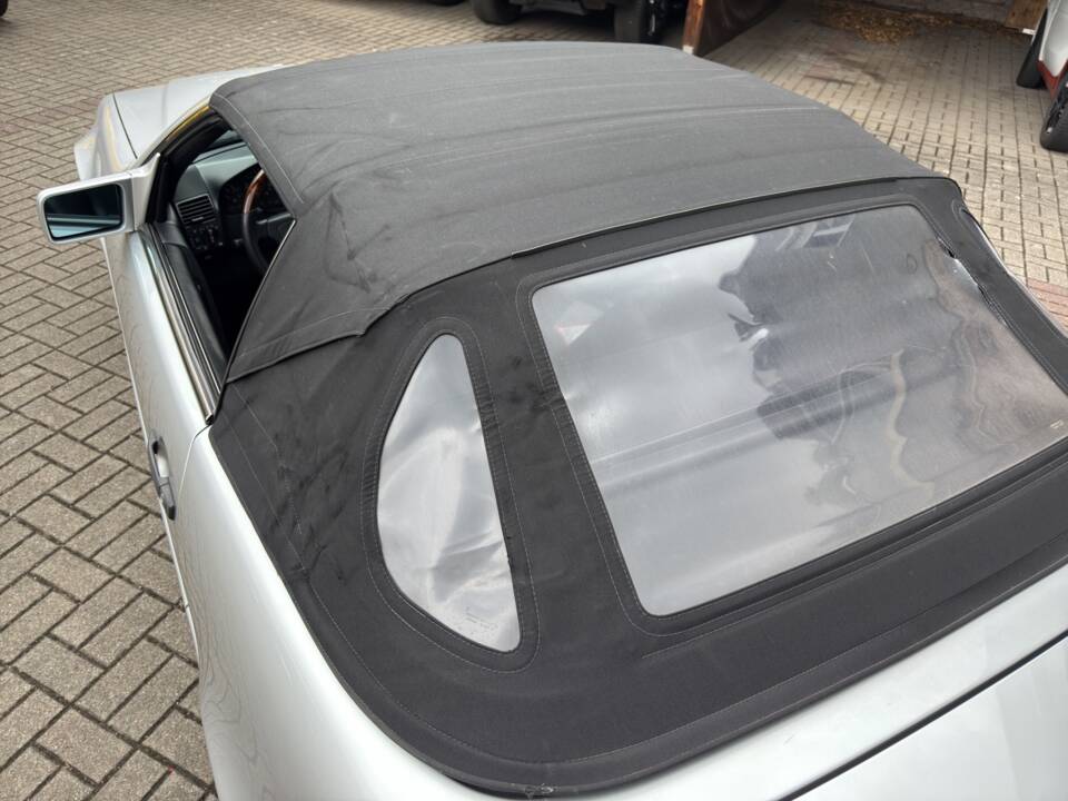 Image 24/28 of Mercedes-Benz SL 320 (1995)