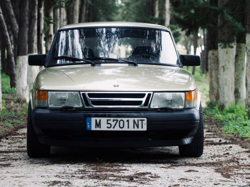 Image 2/50 of Saab 900 (1992)