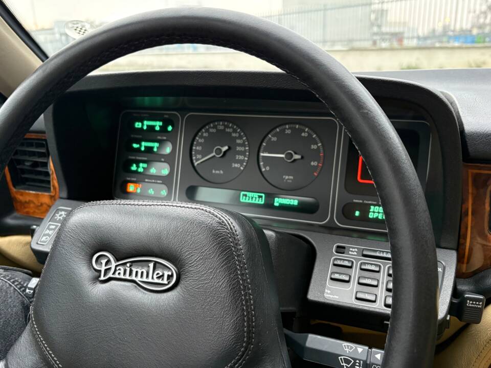 Immagine 12/31 di Jaguar XJ 40 (XJ-R) (1989)